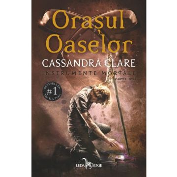 Orasul Oaselor (vol.1 din seria Instrumente Mortale) (Corint)